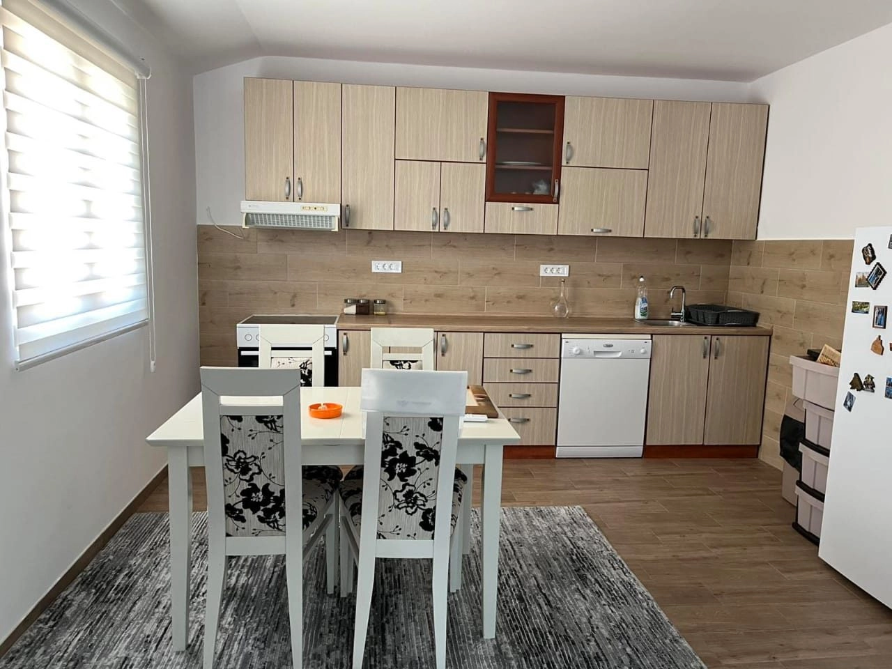 Namjesten-dvosoban-stan-u-Zabjelu-Podgorica-1 Izdavanje: Kuća 60 m² – Zabjelo, Podgorica — fotografija 2
