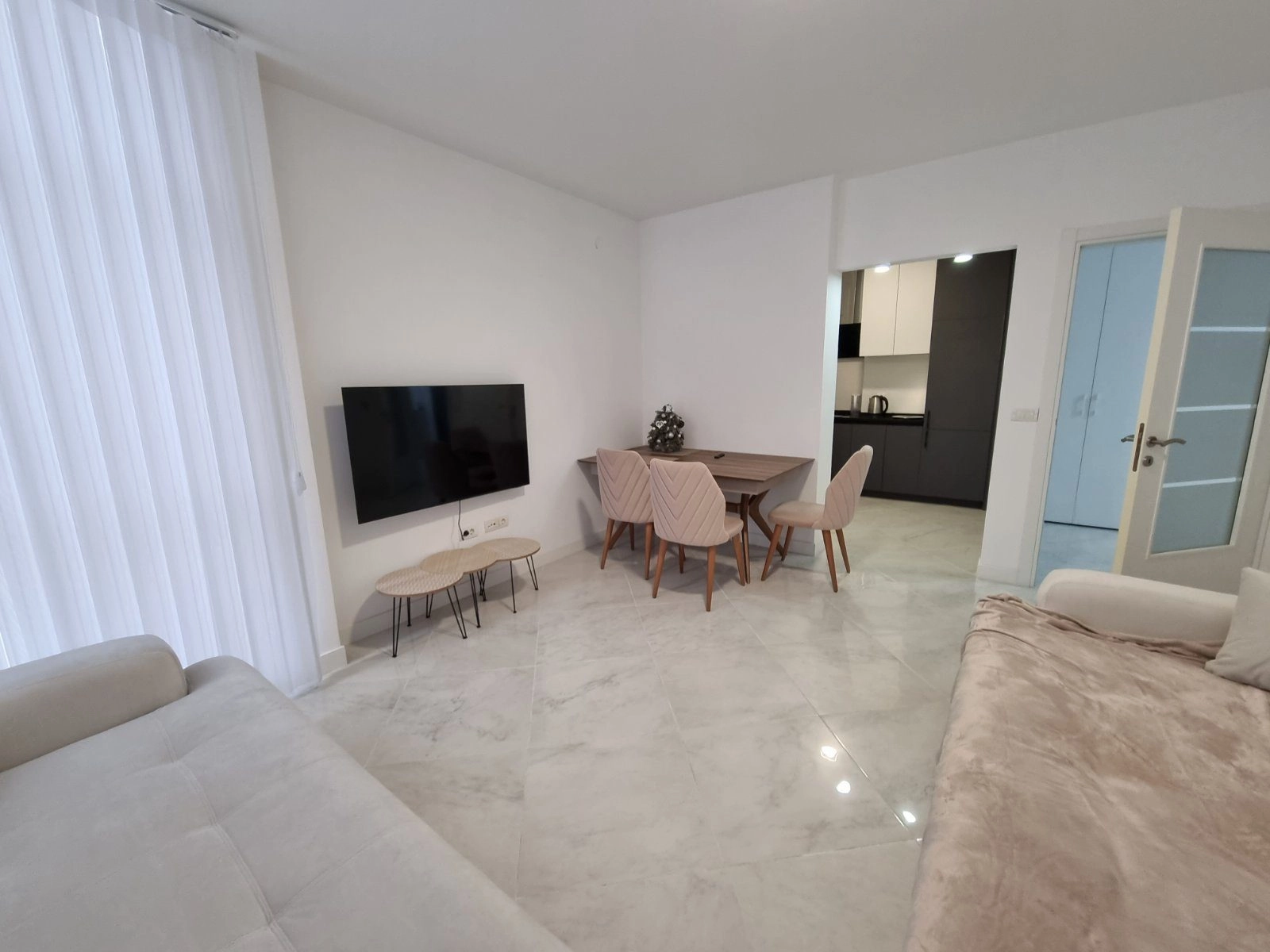 Trosoban-stan-95-m²-u-naselju-Rozino-Budva-2 Trosoban stan 95 m² – Rozino, Budva — fotografija 3