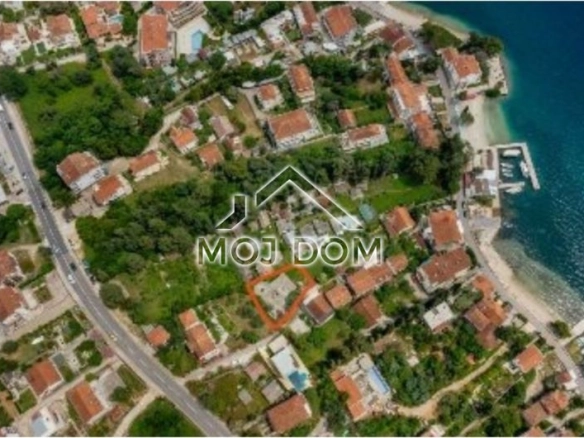Plac 593 m² u Baošićima