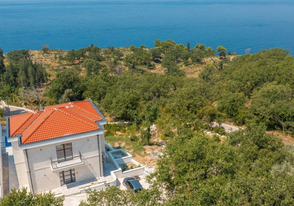 Dvosoban-stan-sa-bazenom-u-Risnu-Kotor-1 Kuća – Reževići, Budva — fotografija 2