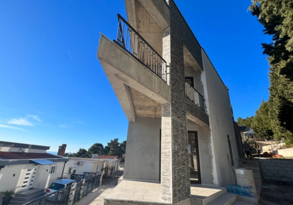 Nova-kuca-sa-bazenom-u-Viticima-Bar-2 Kuća 243 m² – Zeleni pojas, Bar — fotografija 3