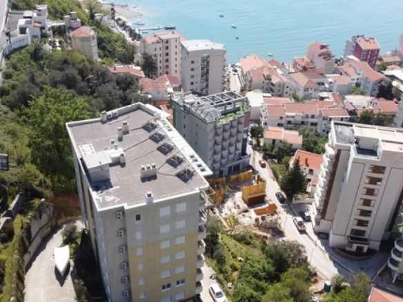 Trosoban stan u Rafailovićima