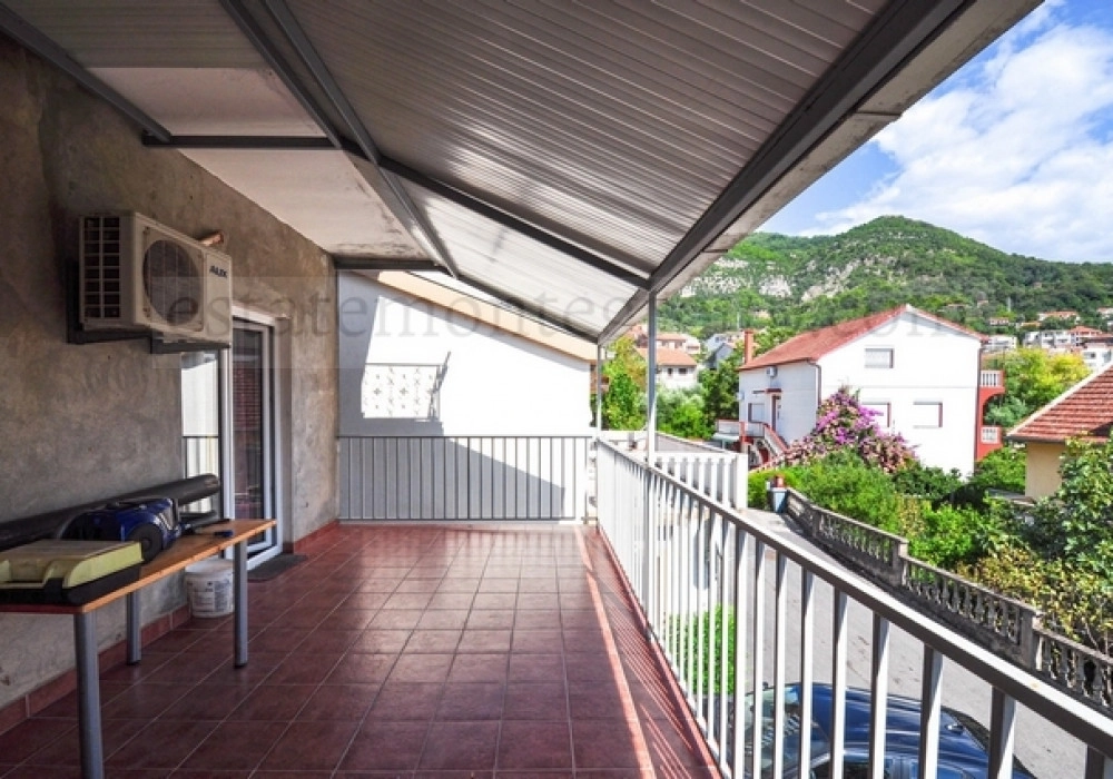 Trosoban-stan-na-dva-nivoa-u-naselju-Gorica-Tivat-2 Trosoban stan 116 m² – Mažina, Tivat — fotografija 3