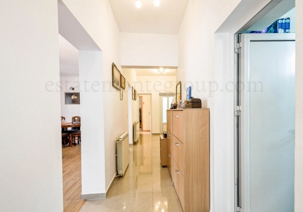Trosoban-stan-na-dva-nivoa-u-naselju-Gorica-Tivat-6 Trosoban stan 116 m² – Mažina, Tivat — fotografija 7