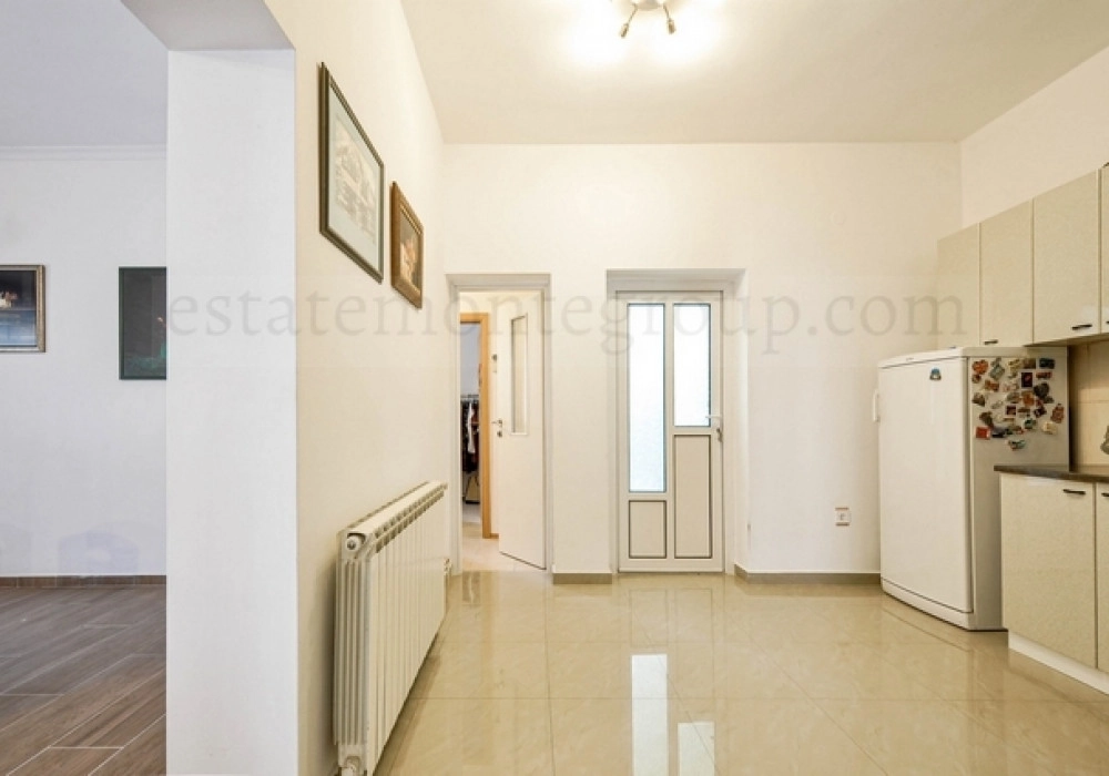 Trosoban-stan-na-dva-nivoa-u-naselju-Gorica-Tivat-11 Trosoban stan 116 m² – Mažina, Tivat — fotografija 12