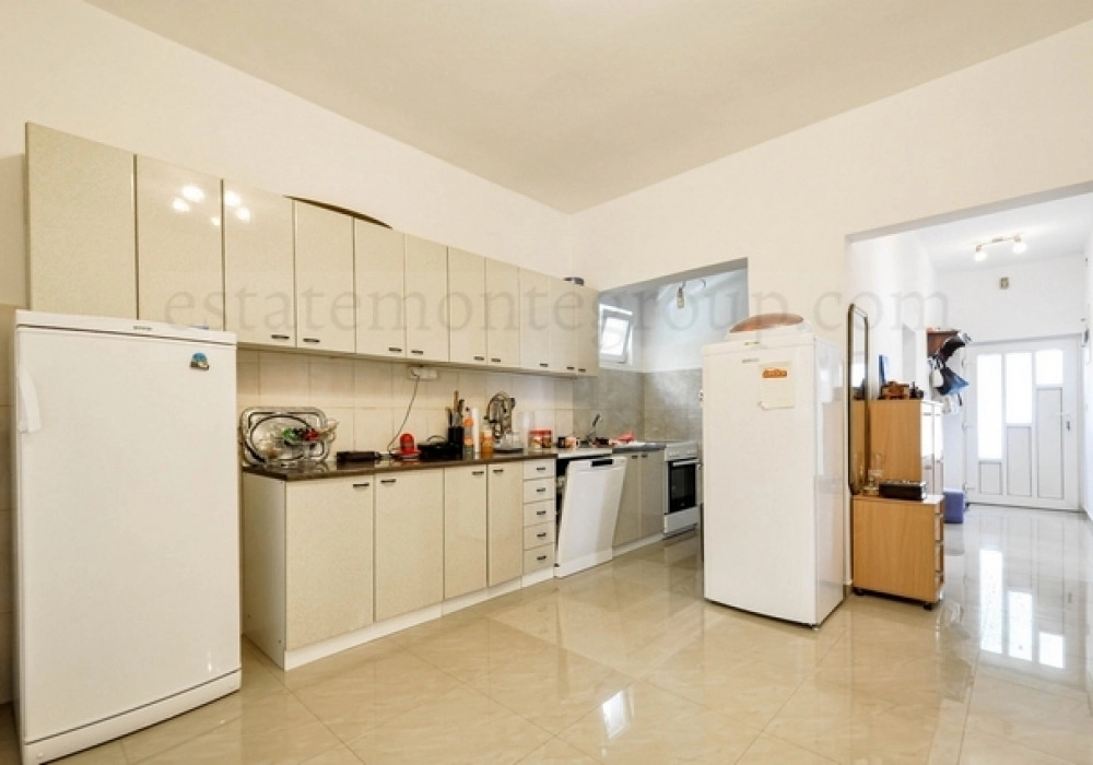 Trosoban-stan-na-dva-nivoa-u-naselju-Gorica-Tivat-12 Trosoban stan 116 m² – Mažina, Tivat — fotografija 13