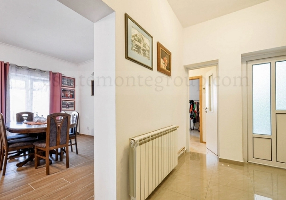 Trosoban-stan-na-dva-nivoa-u-naselju-Gorica-Tivat-13 Trosoban stan 116 m² – Mažina, Tivat — fotografija 14