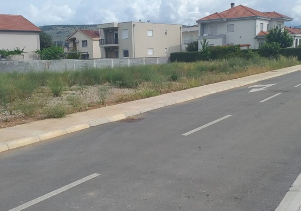 Urbanizovan-plac-u-Staroj-Varosi-Podgorica-2 Plac 932 m² – Stara Varoš, Podgorica — fotografija 3