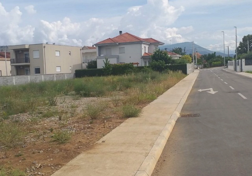 Urbanizovan-plac-u-Staroj-Varosi-Podgorica-3 Plac 932 m² – Stara Varoš, Podgorica — fotografija 4