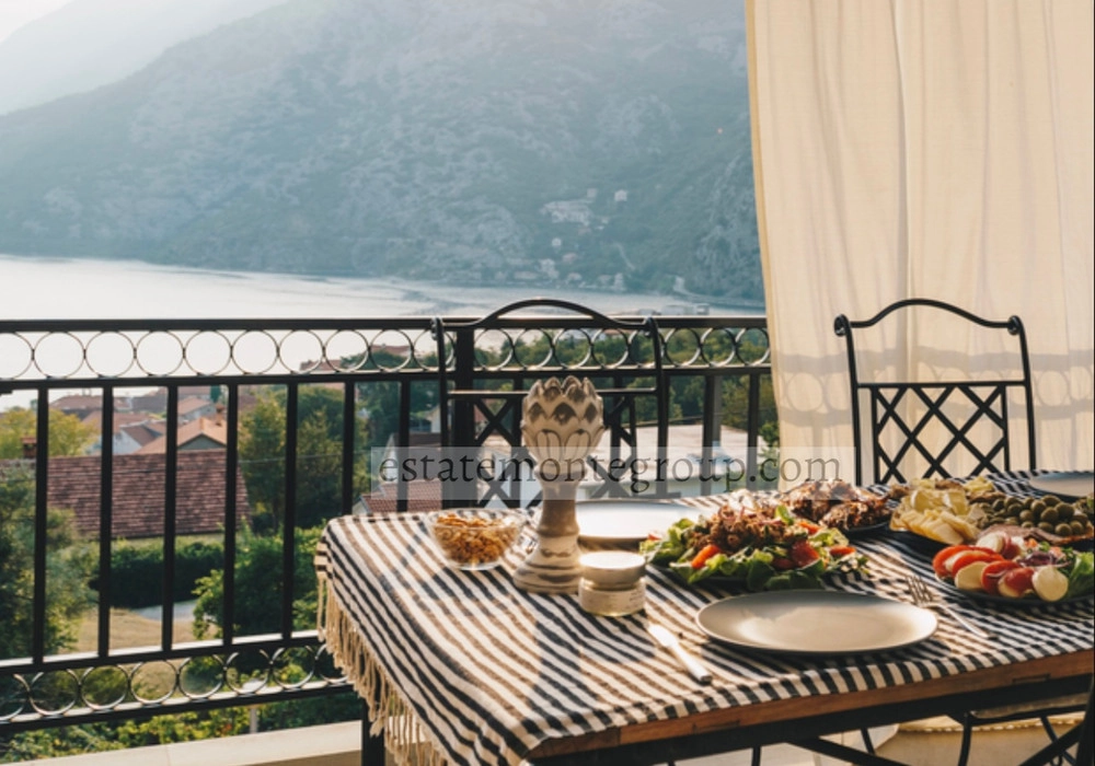 Dvosoban-stan-sa-bazenom-u-Risnu-Kotor Dvosoban stan sa bazenom u Risnu