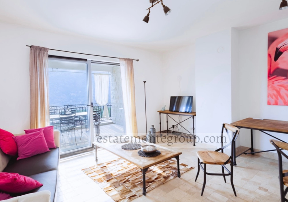 Dvosoban-stan-sa-bazenom-u-Risnu-Kotor-1 Dvosoban stan 500 m² – Risan, Kotor — fotografija 2