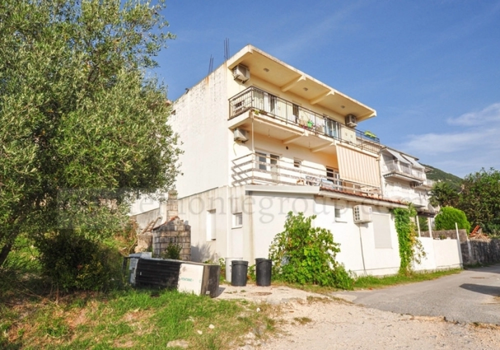 Trosoban-stan-s-terasom-u-Gorici-Tivat-1 Trosoban stan 200 m² – Mažina, Tivat — fotografija 2