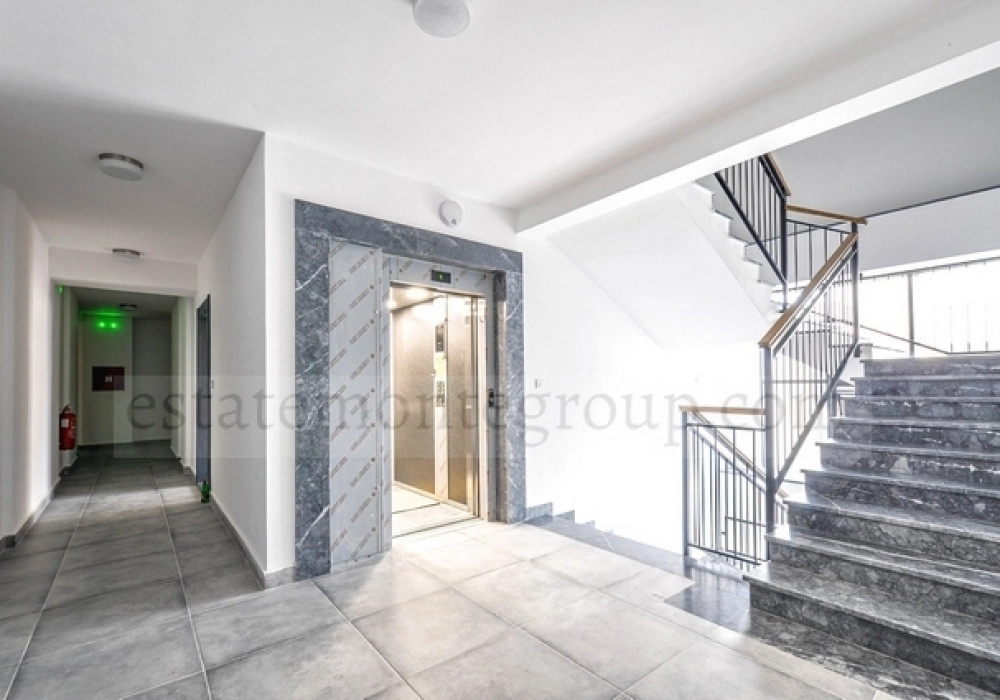 Trosoban-stan-s-terasom-u-Gorici-Tivat-2 Trosoban stan 200 m² – Mažina, Tivat — fotografija 3