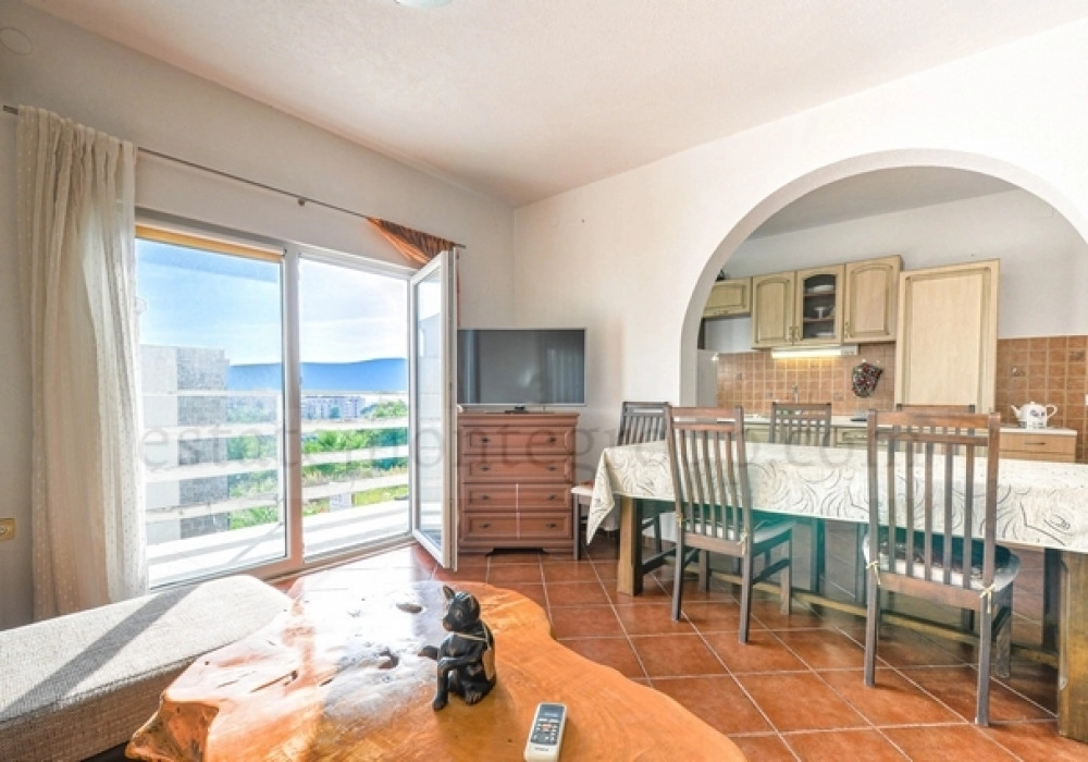 Trosoban-stan-s-terasom-u-Gorici-Tivat-3 Trosoban stan 200 m² – Mažina, Tivat — fotografija 4