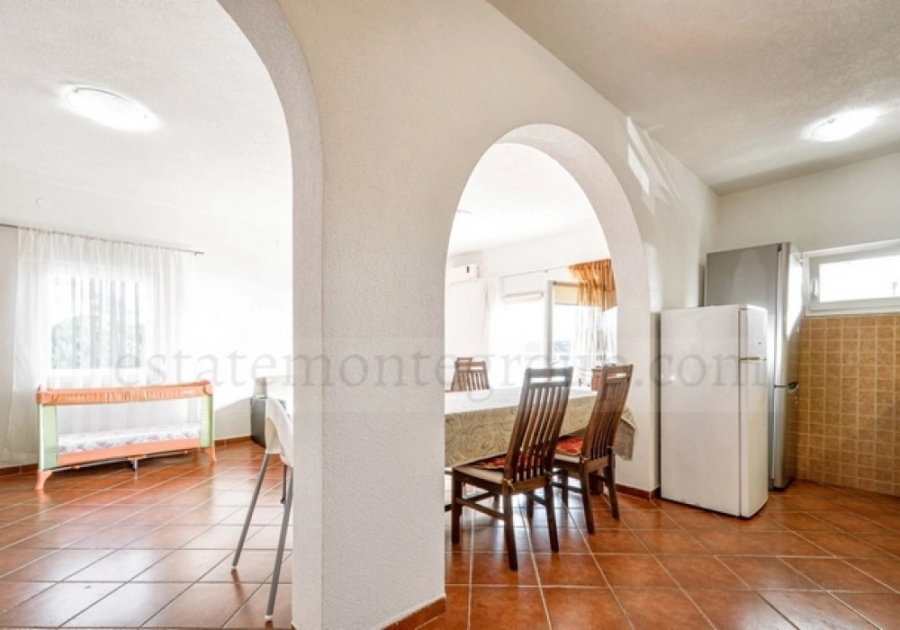 Trosoban-stan-s-terasom-u-Gorici-Tivat-4 Trosoban stan 200 m² – Mažina, Tivat — fotografija 5
