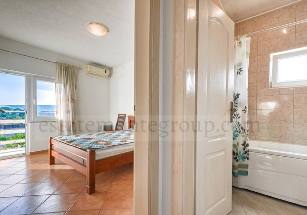 Trosoban-stan-s-terasom-u-Gorici-Tivat-10 Trosoban stan 200 m² – Mažina, Tivat — fotografija 11
