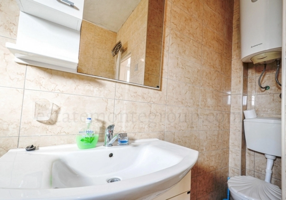 Trosoban-stan-s-terasom-u-Gorici-Tivat-12 Trosoban stan 200 m² – Mažina, Tivat — fotografija 13
