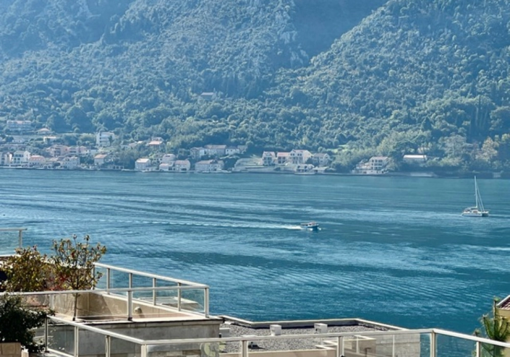 Dvosoban-stan-sa-bazenom-u-Dobroti-Kotor Dvosoban stan sa bazenima u Dobroti