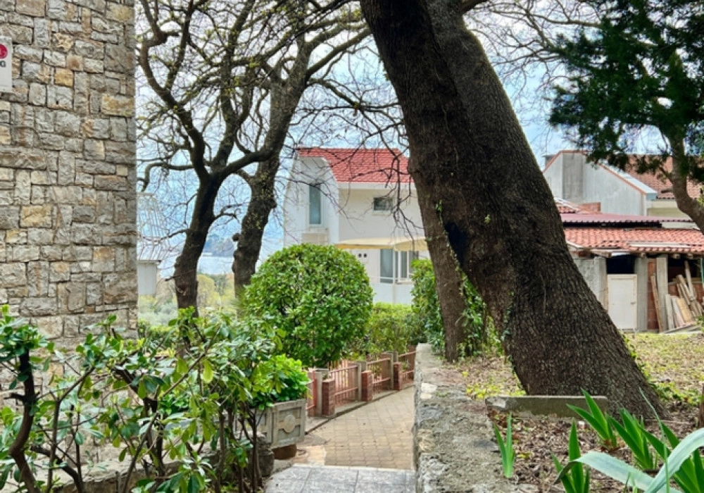 Kuca-sa-terasom-i-pogledom-na-more-u-Petrovcu-Budva-3 Kuća 75 m² – Petrovac, Budva — fotografija 4