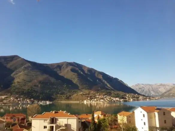 Dvosoban stan sa pogledom na more u Dobroti