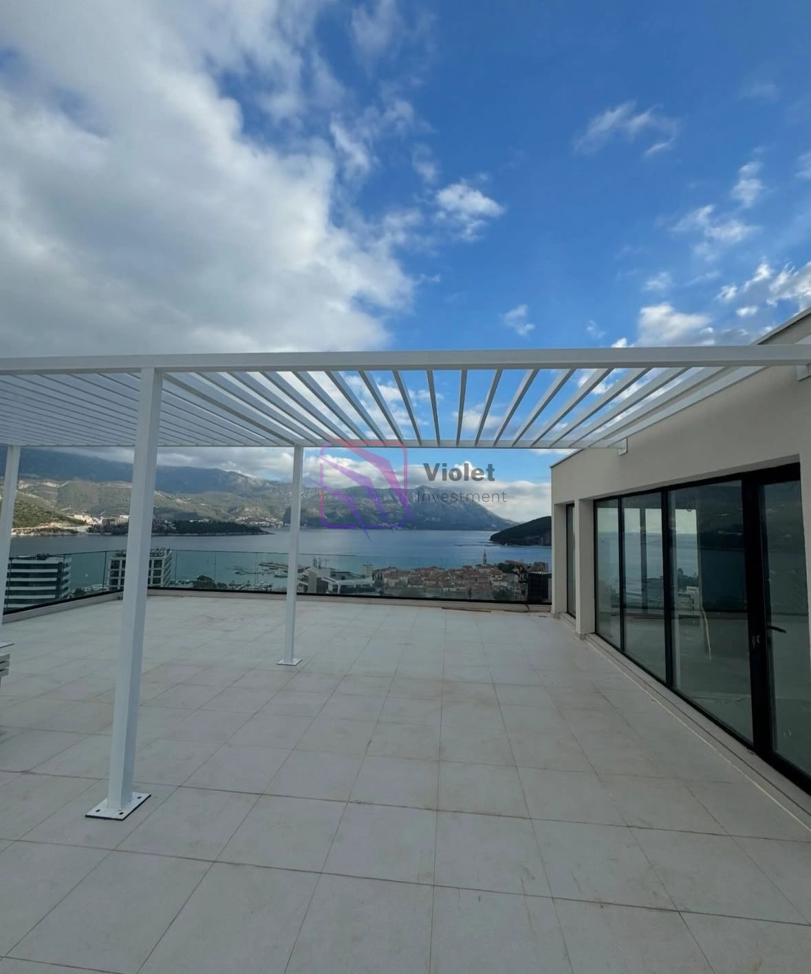 Trosoban penthaus u Komoševini