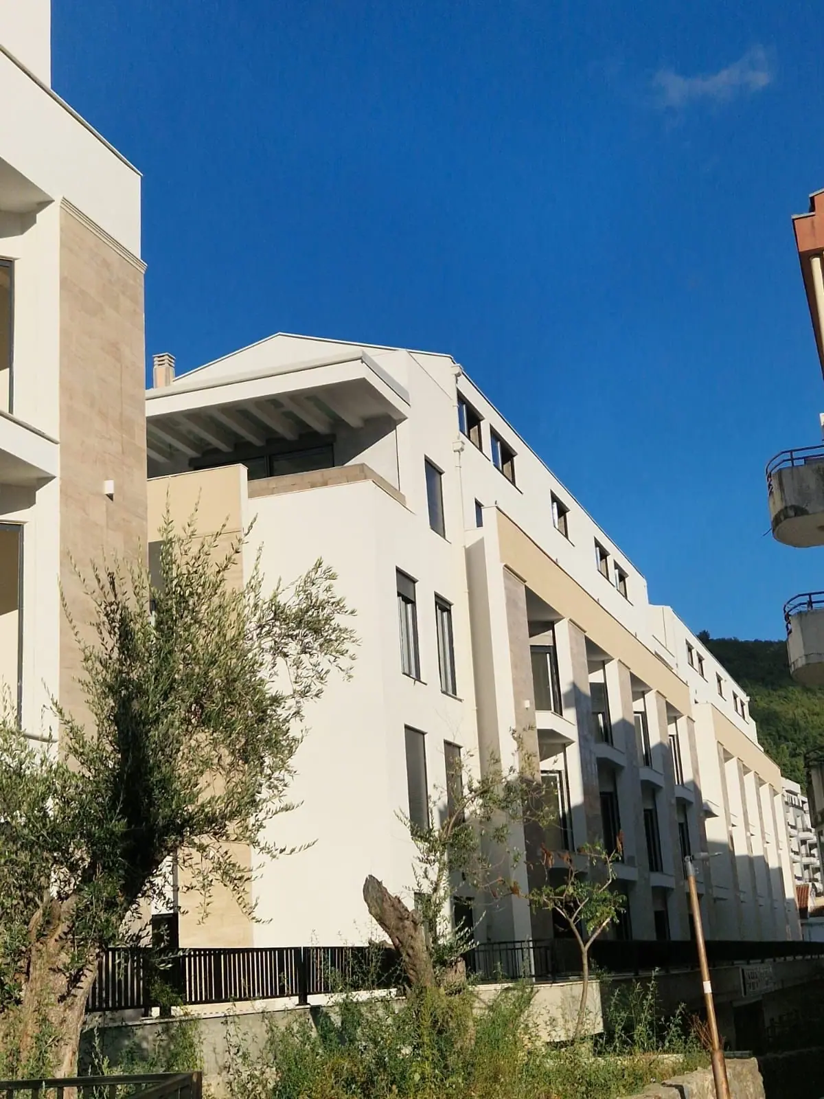 Trosoban-stan-u-novogradnji-Podmaine-Budva Trosoban stan u novogradnji