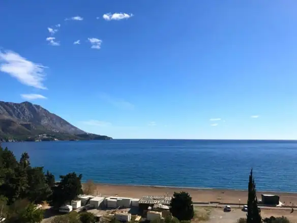 Dvosoban stan u Bečićima