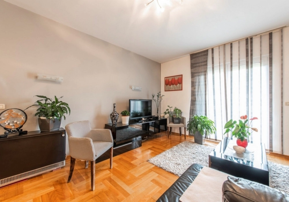 Dvosoban-stan-s-terasom-i-pogledom-na-more-Tivat-2 Dvosoban stan 106 m² – Tivat — fotografija 3