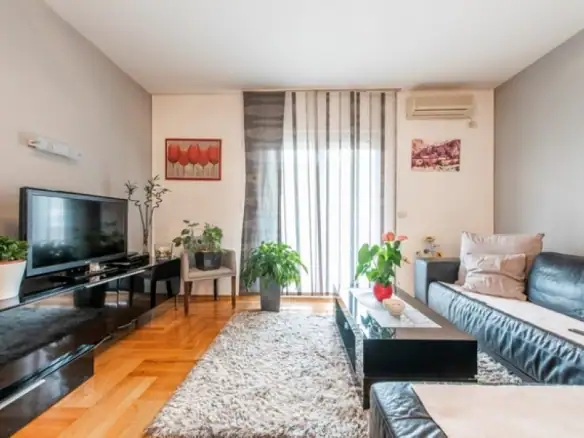 Dvosoban stan 106 m² – Tivat — fotografija 4