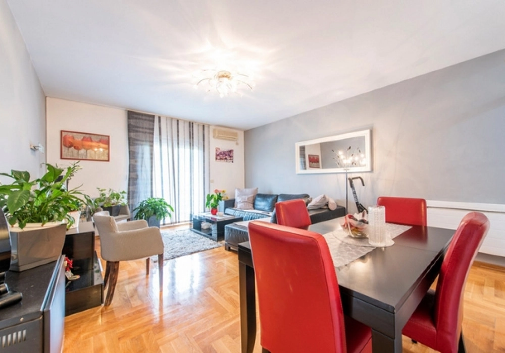 Dvosoban-stan-s-terasom-i-pogledom-na-more-Tivat-4 Dvosoban stan 106 m² – Tivat — fotografija 5