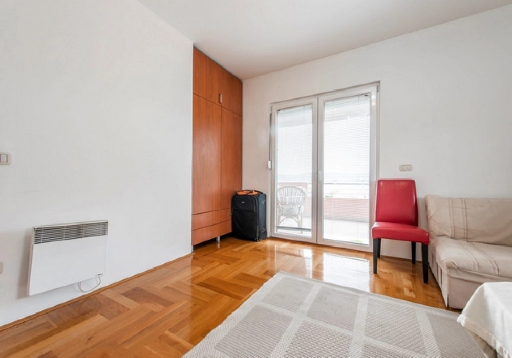 Dvosoban-stan-s-terasom-i-pogledom-na-more-Tivat-7 Dvosoban stan 106 m² – Tivat — fotografija 8