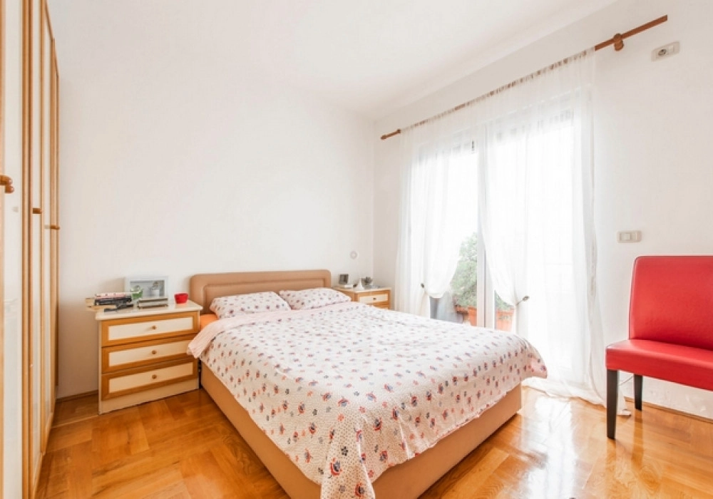 Dvosoban-stan-s-terasom-i-pogledom-na-more-Tivat-9 Dvosoban stan 106 m² – Tivat — fotografija 10