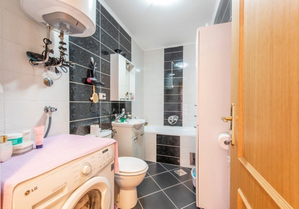 Dvosoban-stan-s-terasom-i-pogledom-na-more-Tivat-11 Dvosoban stan 106 m² – Tivat — fotografija 12