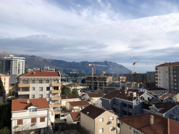 Dvosoban stan u centru Budve