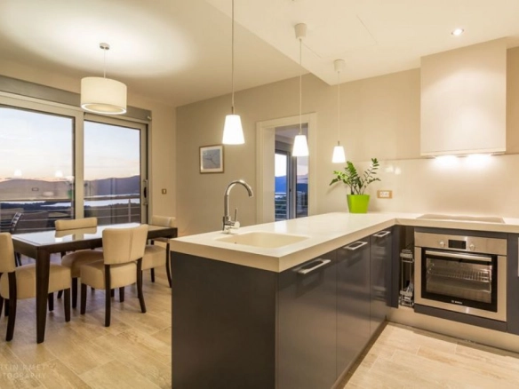 Trosoban stan 92 m² – Kavač, Kotor — fotografija 14
