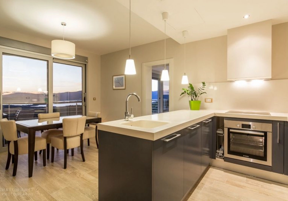 Trosoban stan 92 m² – Kavač, Kotor — fotografija 14