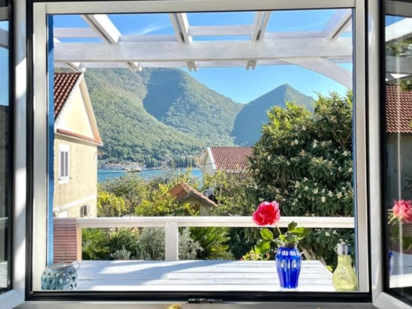 Kuća sa terasom u Kamenarima