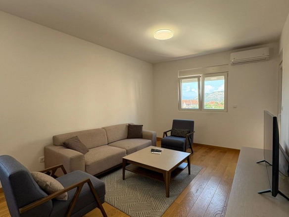 Namješten dvosoban stan u naselju New City, Podgorica — fotografija 11