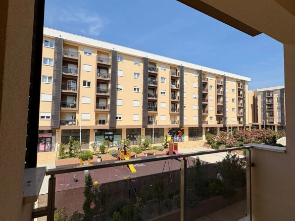Namješten dvosoban stan u naselju New City, Podgorica — fotografija 14