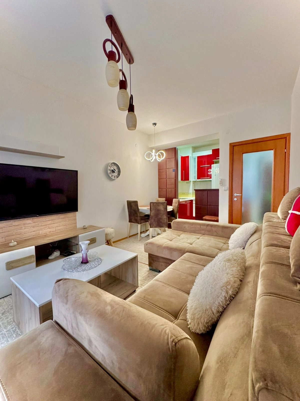 Dvosoban-stan-na-Krivom-mostu-Podgorica-1 Izdavanje: Dvosoban stan 60 m² – Krivi most, Podgorica — fotografija 2