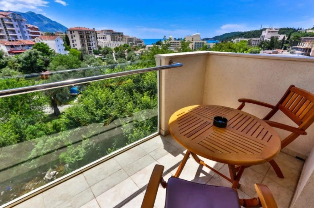 Garni-hotel-sa-4-zvjezdice-u-Becicima-Budva-4 Hotel 950 m² – Bečići, Budva — fotografija 5
