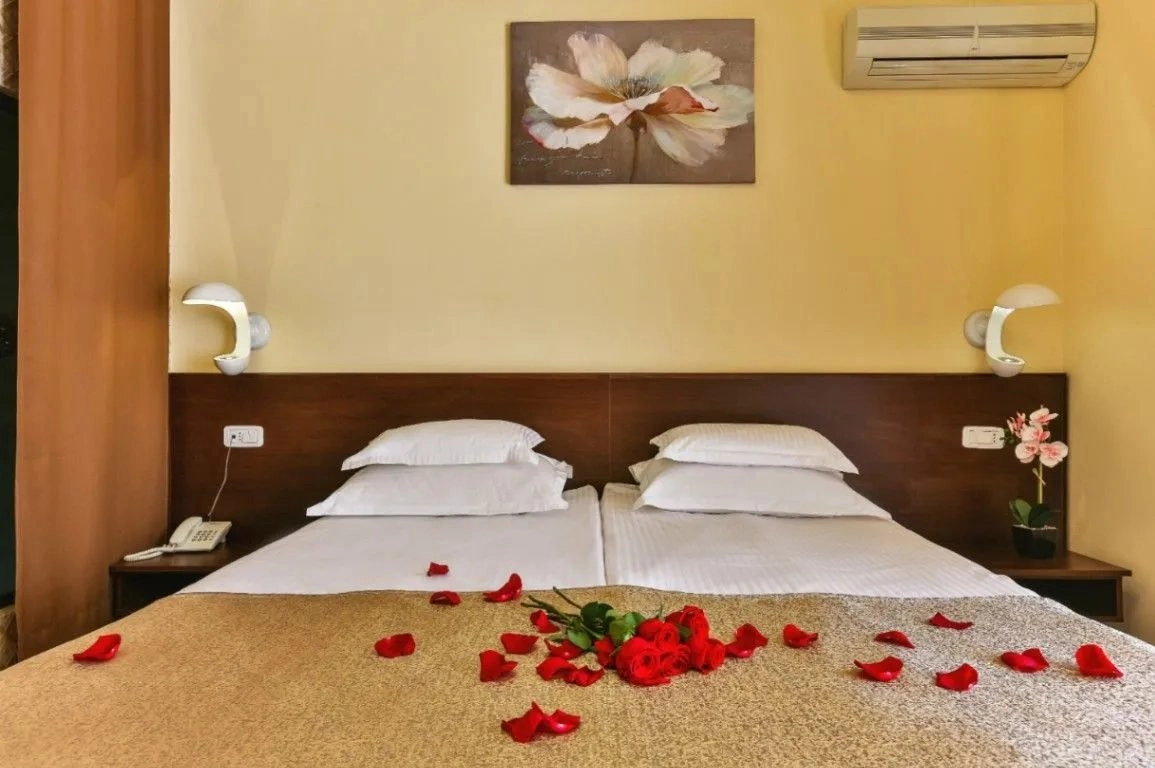 Garni-hotel-sa-4-zvjezdice-u-Becicima-Budva-6 Hotel 950 m² – Bečići, Budva — fotografija 7