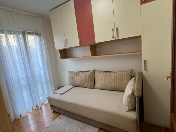 Namješten dvosoban stan u City kvartu, Podgorica — fotografija 14