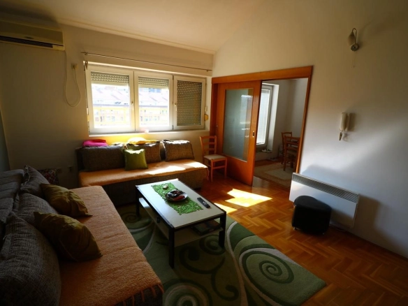 Dvosoban stan 92 m²