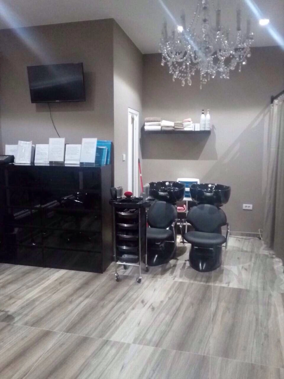 Frizerski-salon-30-m²-u-Zabjelu-Podgorica-4 Izdavanje: Poslovni prostor 30 m² – Zabjelo, Podgorica — fotografija 5