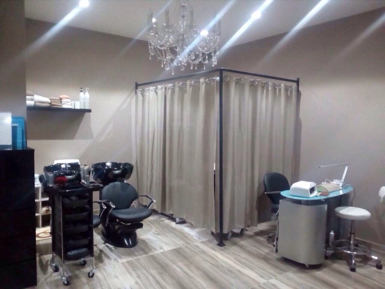 Frizerski-salon-30-m²-u-Zabjelu-Podgorica-5 Izdavanje: Poslovni prostor 30 m² – Zabjelo, Podgorica — fotografija 6