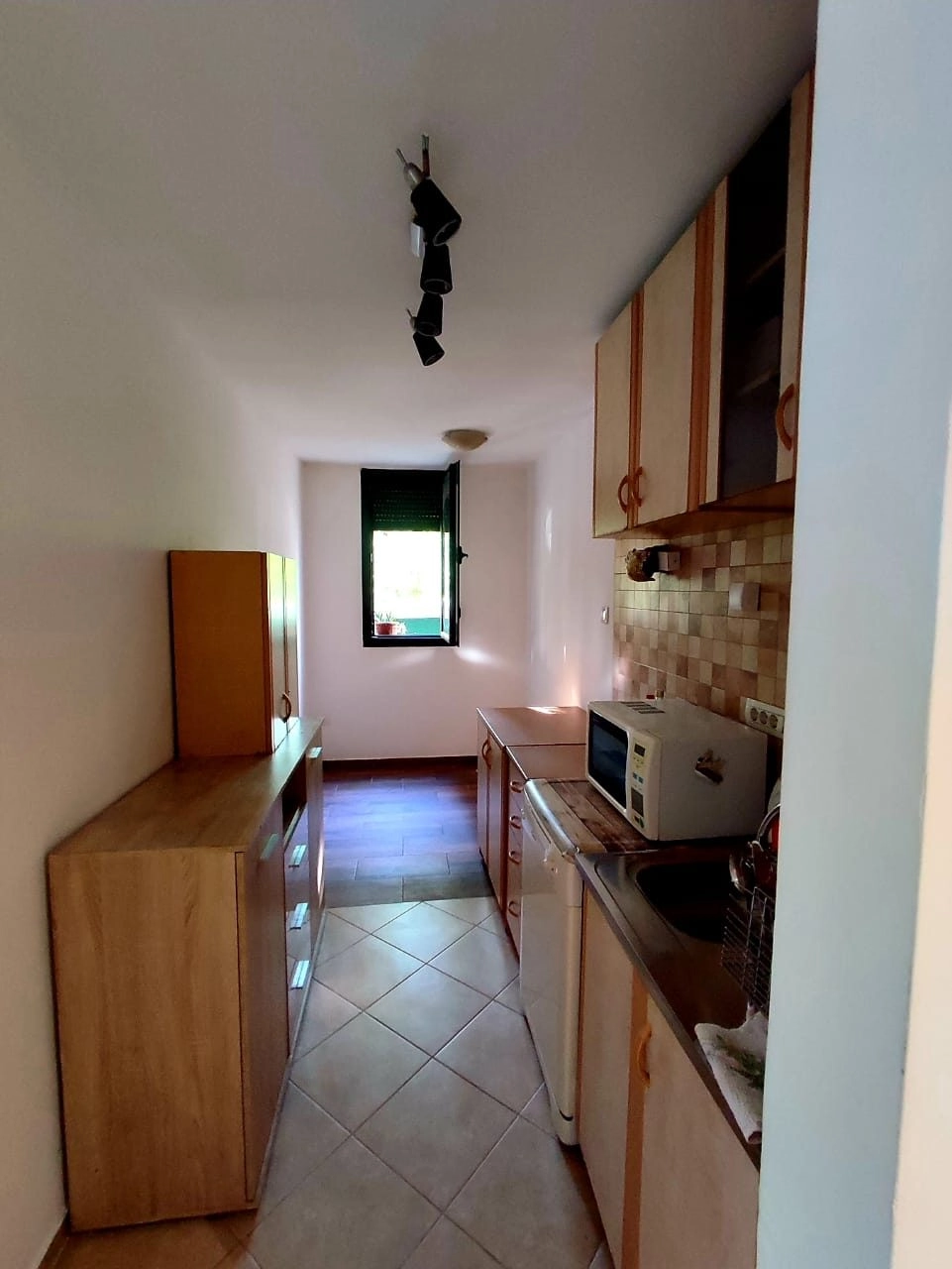 Poslovni-prostor-80-m²-u-Bloku-5-Podgorica-4 Izdavanje: Poslovni prostor 80 m² – Blok 5, Podgorica — fotografija 5