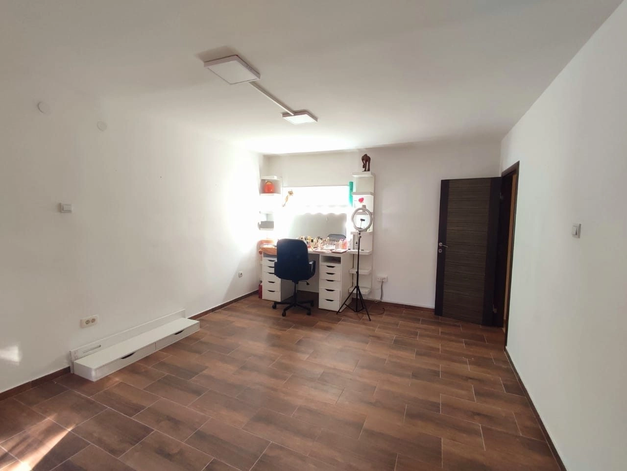 Poslovni-prostor-80-m²-u-Bloku-5-Podgorica-6 Izdavanje: Poslovni prostor 80 m² – Blok 5, Podgorica — fotografija 7