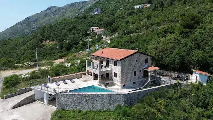 Kuca-sa-bazenom-u-Petrovcu-Budva Kuća sa bazenom u Petrovcu