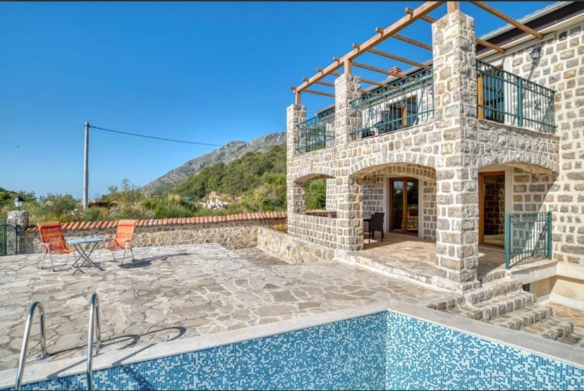 Kuca-sa-bazenom-u-Petrovcu-Budva-2 Kuća 466 m² – Petrovac, Budva — fotografija 3